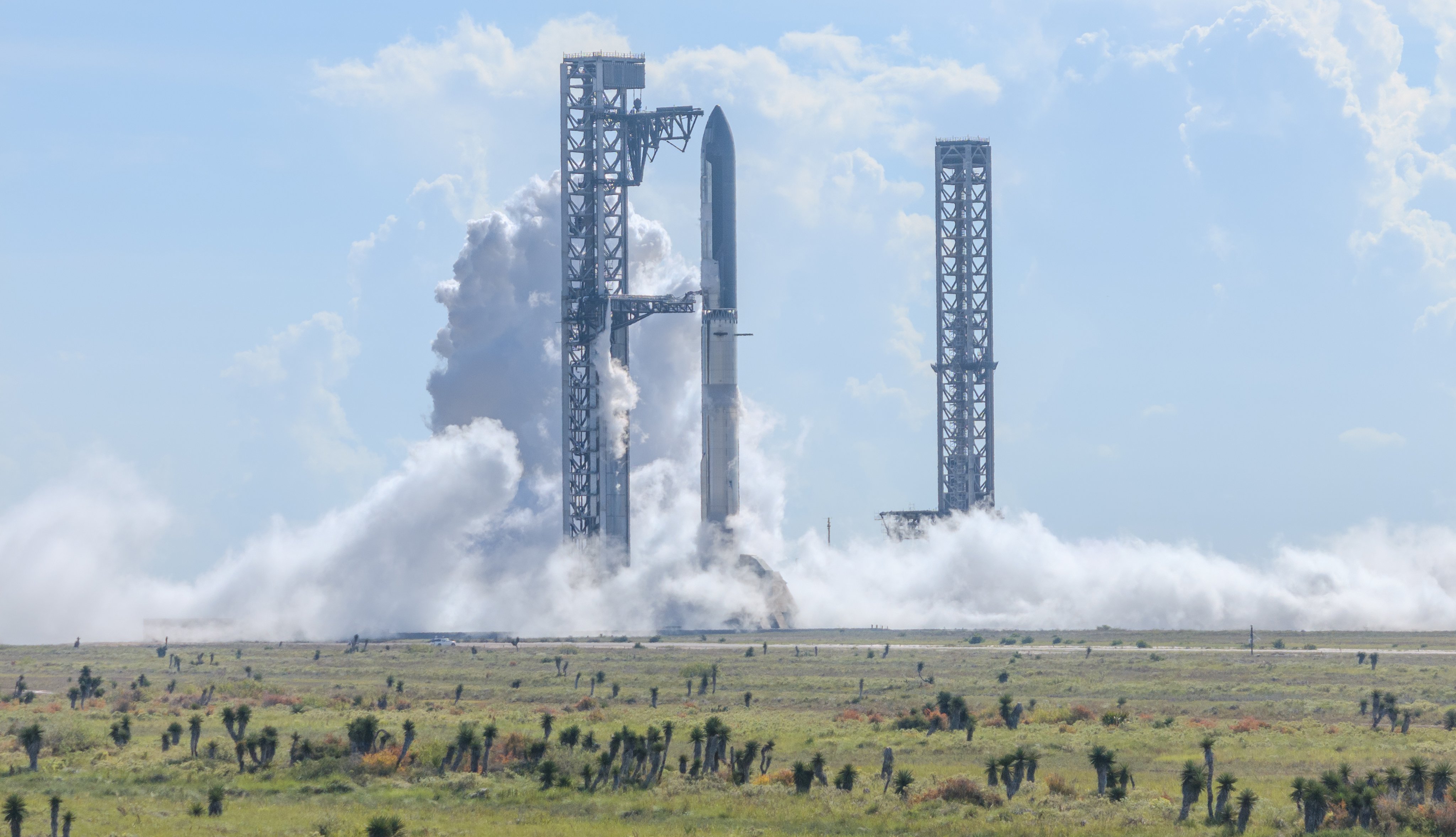 A wide view of the SpaceX's Starship on the launch pad. (Photo: SpaceX)