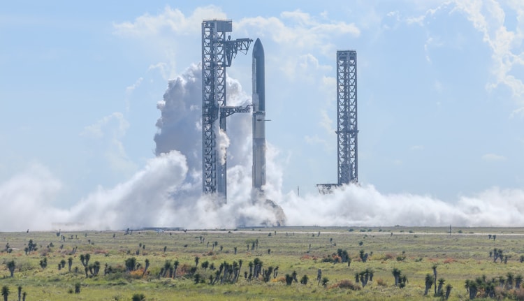 A wide view of the SpaceX's Starship on the launch pad. (Photo: SpaceX)