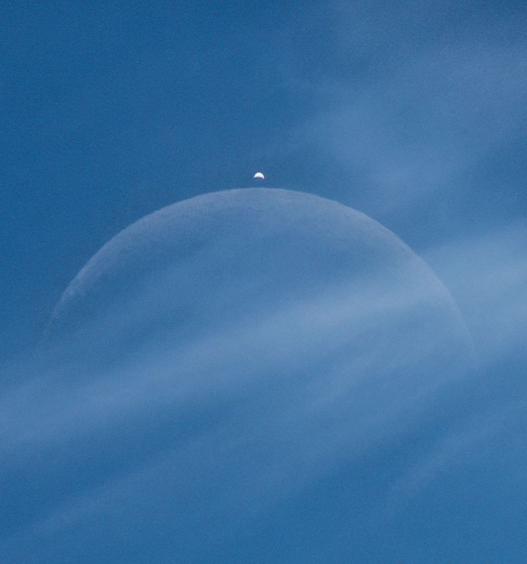 Moon and Venus are seen during the occultation in the sky during the day hours. (Photo: Nasa/Arnaud Mariat)