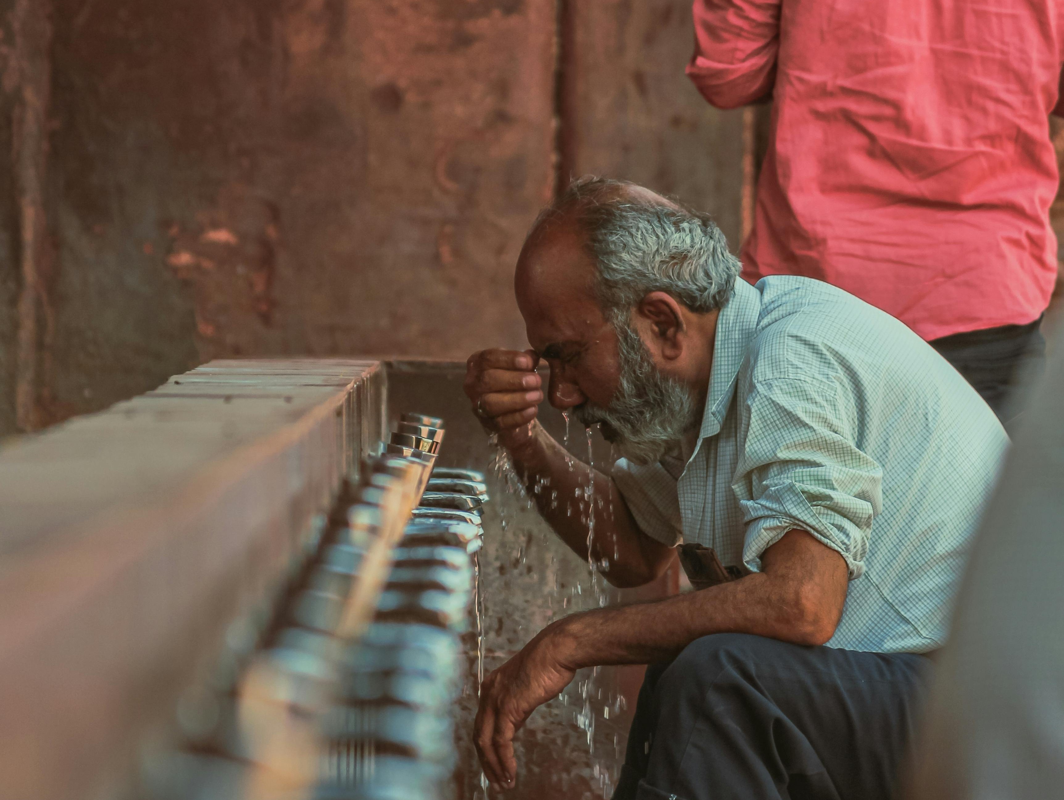 A man washes his face with water during an ongoing heatwave in New Delhi. (Photo: PTI)