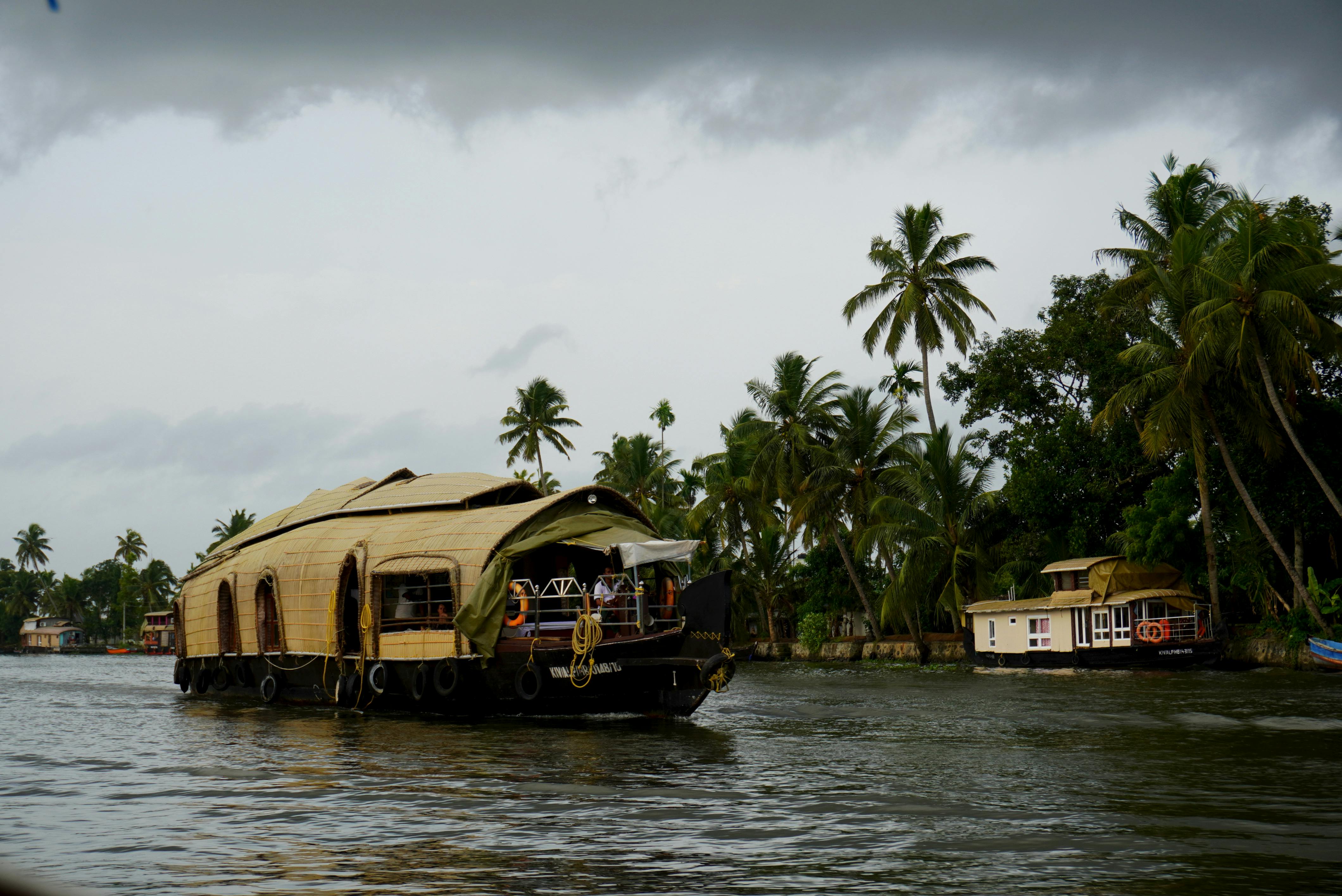A traditional Kerala houseboat carry tourists through backwaters. (Photo: Pexels)
