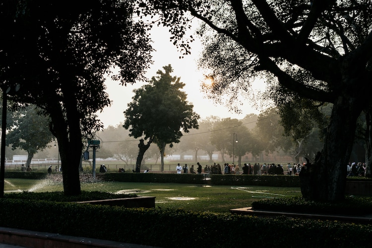 A view of a park in New Delhi during sunset. (Photo: Pexels)