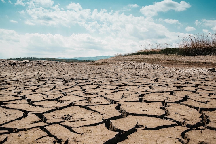 A landscape of cracked dry land, depicting drought. (Photo: Pexels)