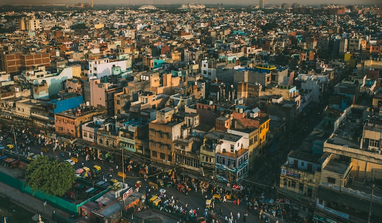An aerial view of Delhi's dense, concrete landscape. (Photo: Pexels)