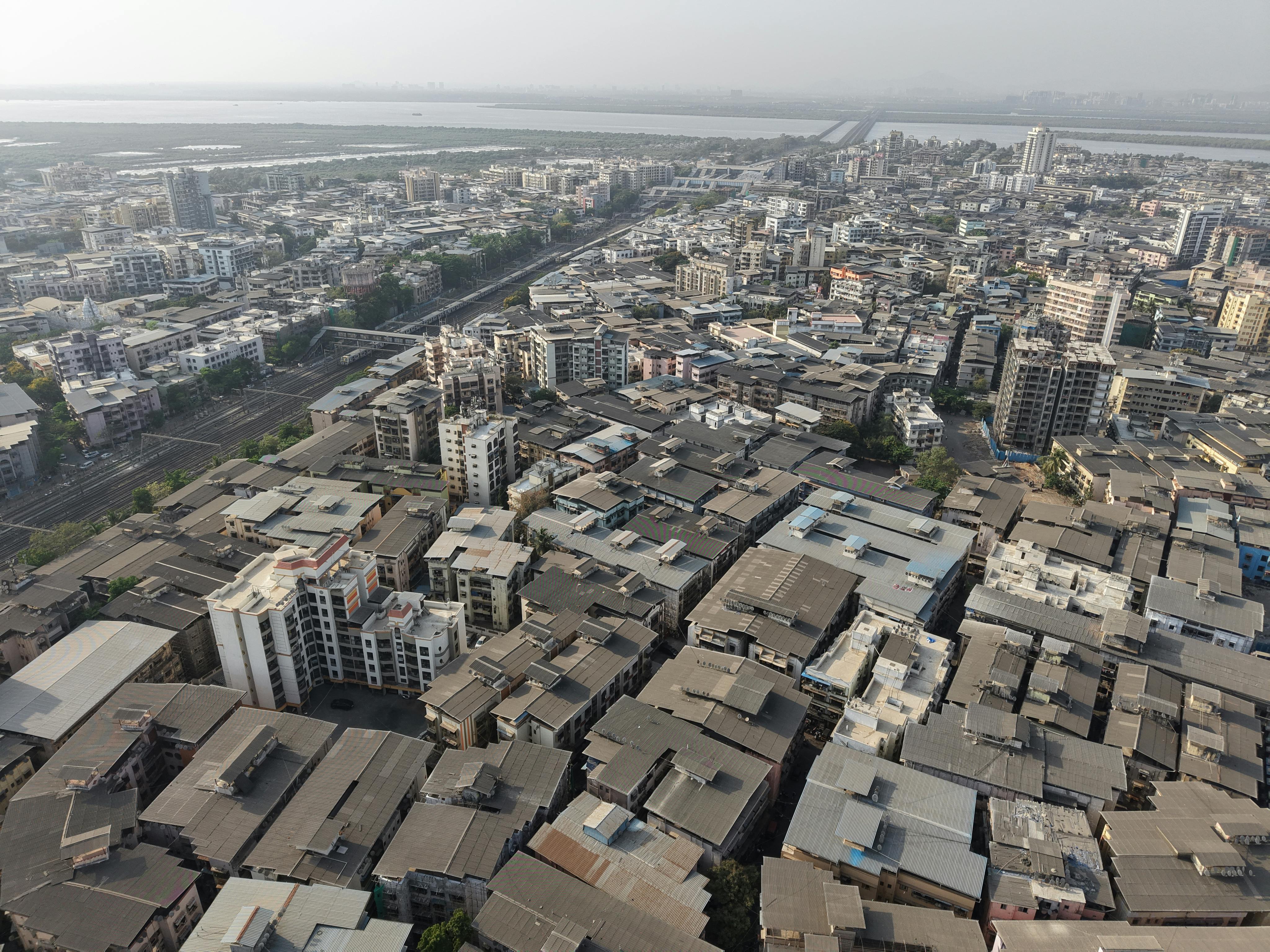 An aerial view of Mumbai's sprawling urban landscape. (Photo: Pexels)