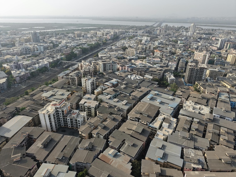 An aerial view of Mumbai's sprawling urban landscape. (Photo: Pexels)