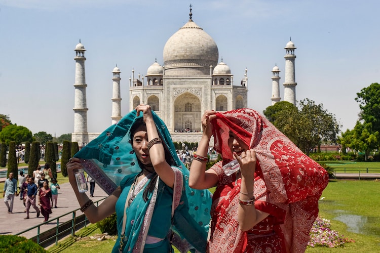 Visitors at Taj Mahal amid scorching heat, in Agra. (Photo: PTI)