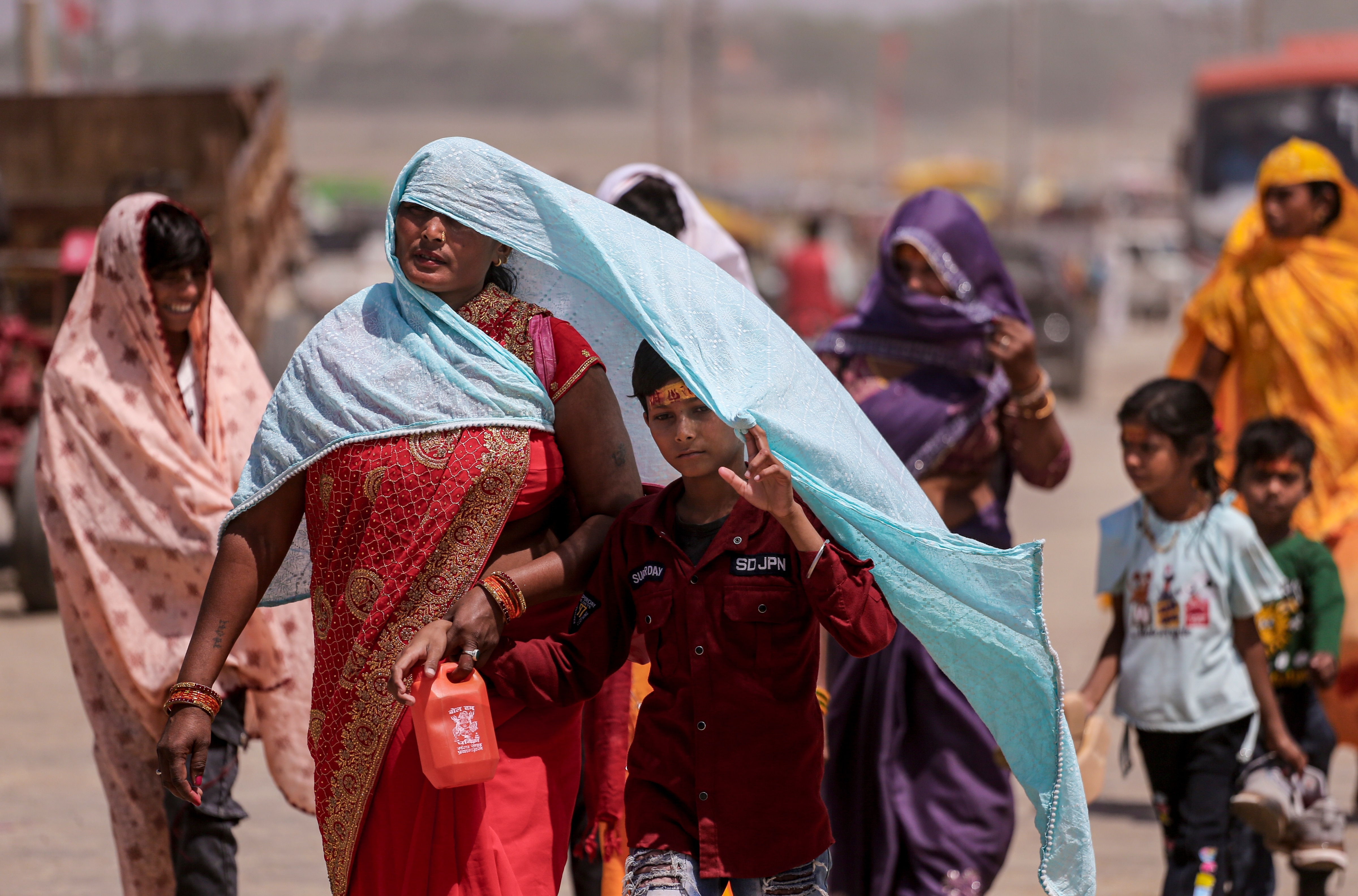 People shield themselves from the scorching heat on the banks of river Ganga. (Photo: PTI)