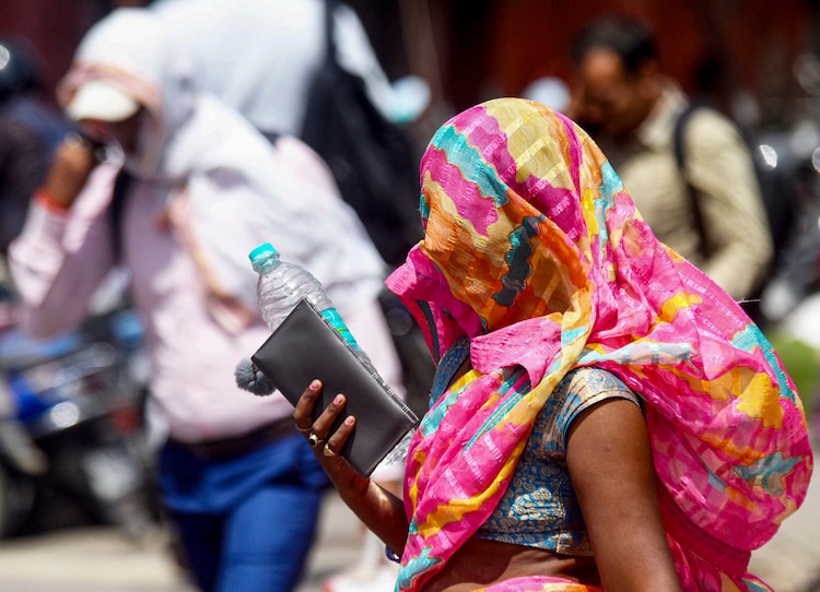 A woman covers herself on a hot summer day, in Patna, Bihar. (Photo: PTI)