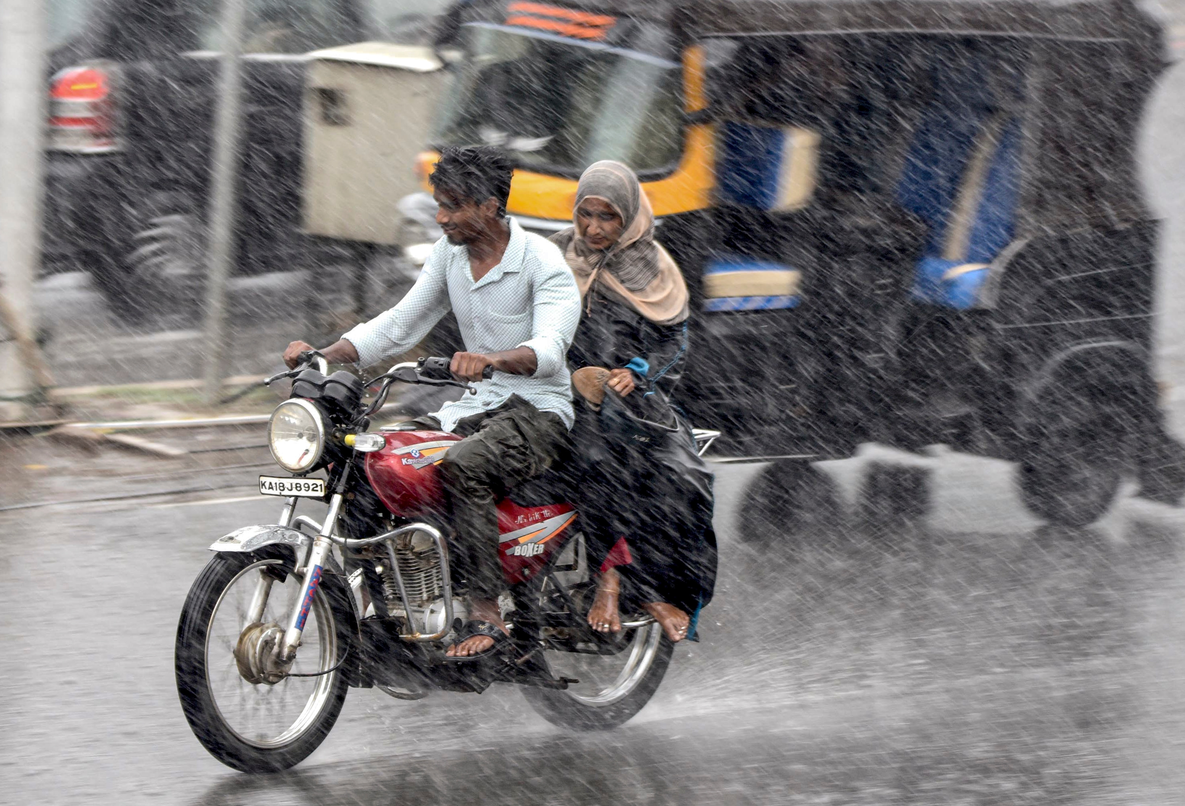 Commuters make their way amid heavy rain. (Photo: PTI)