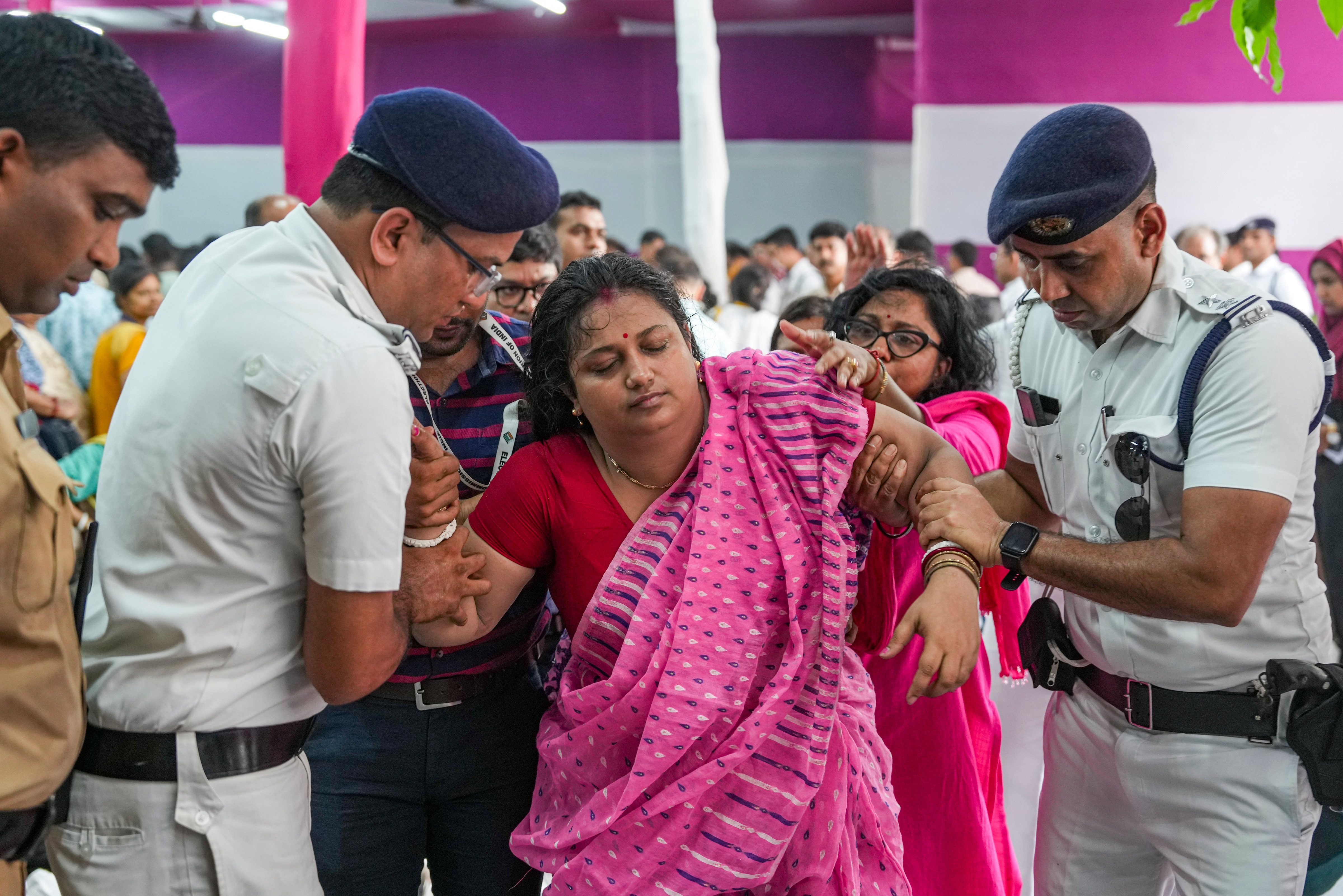 Police personnel assist a woman after she fainted due to heat. (Photo: PTI)