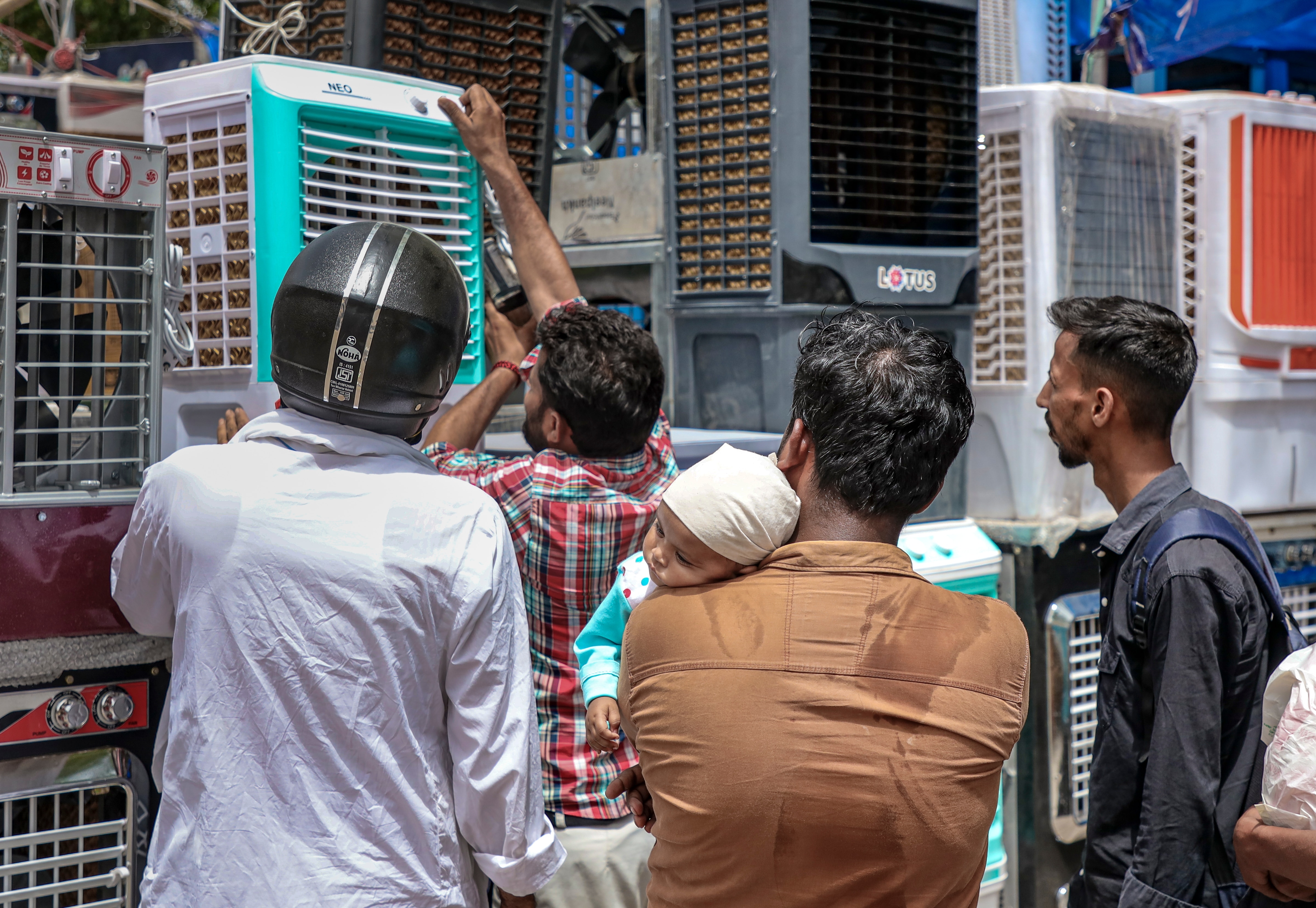 People shop for coolers amid heatwave conditions in Delhi. (Photo: PTI)