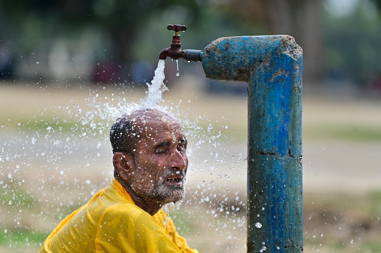 A man cools himself down on a hot summer day. (Photo: PTI)