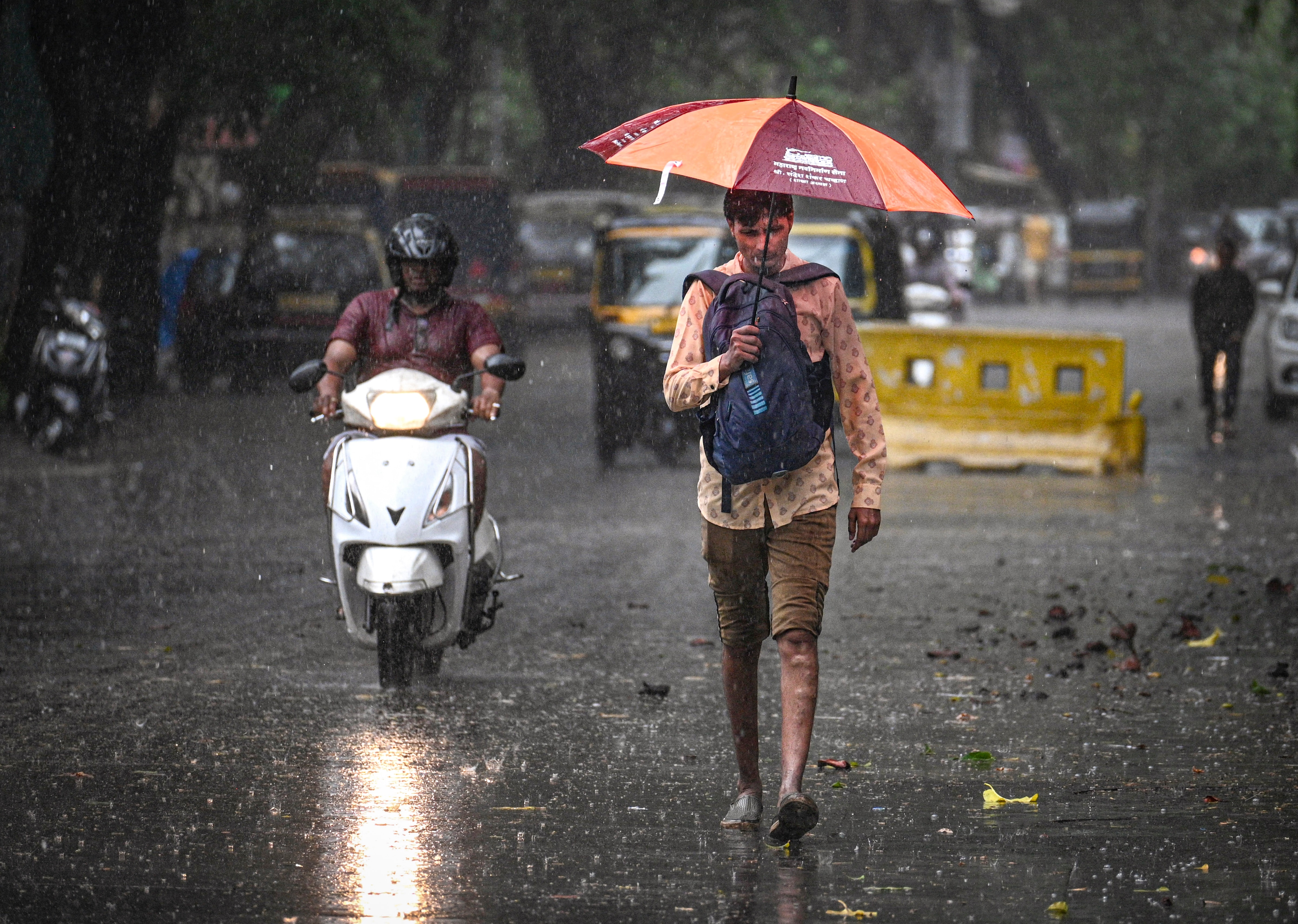 People walk amid rain. (Photo: PTI)
