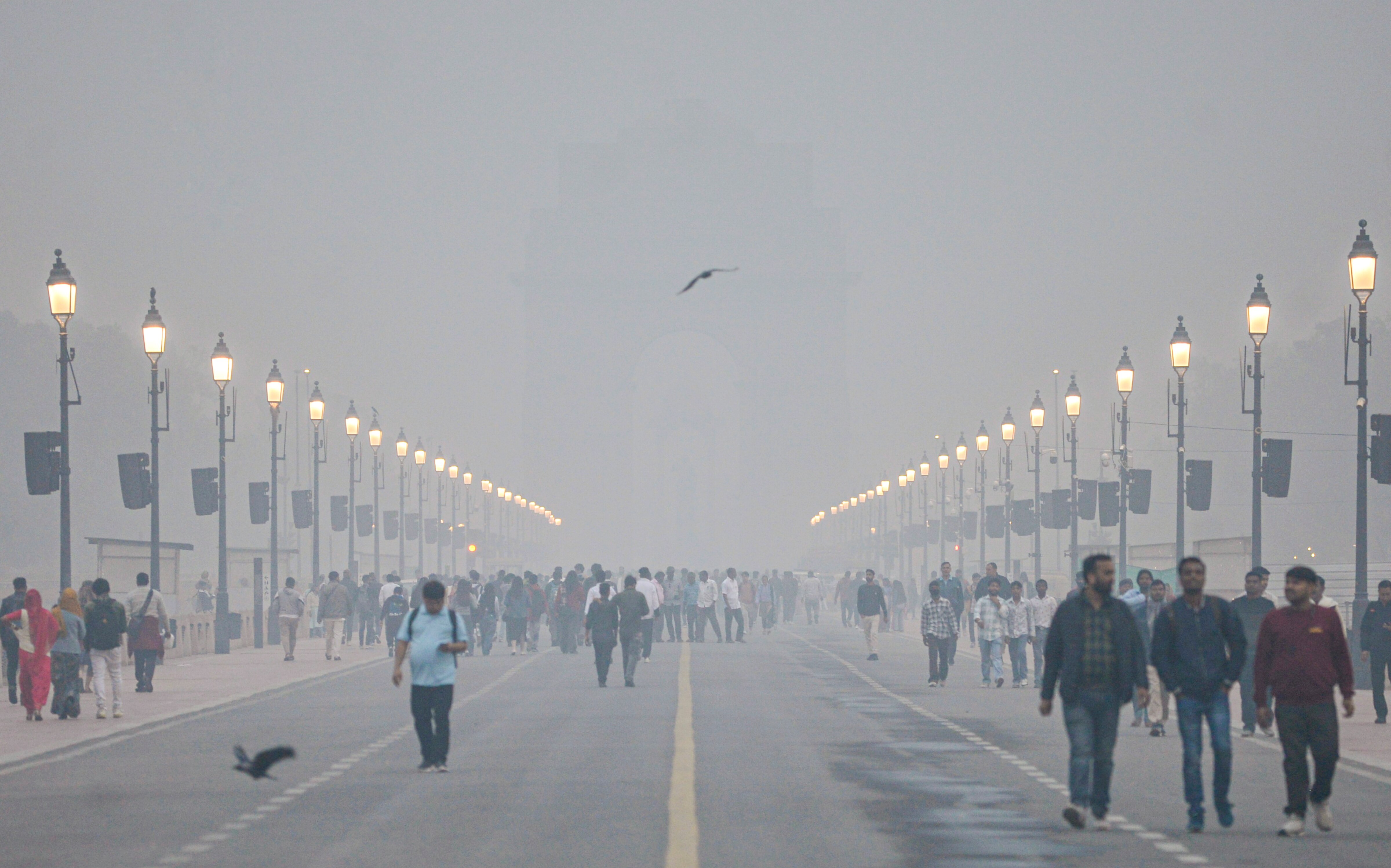 Smog engulfs Kartavya Path as people take a stroll. (Photo: PTI)