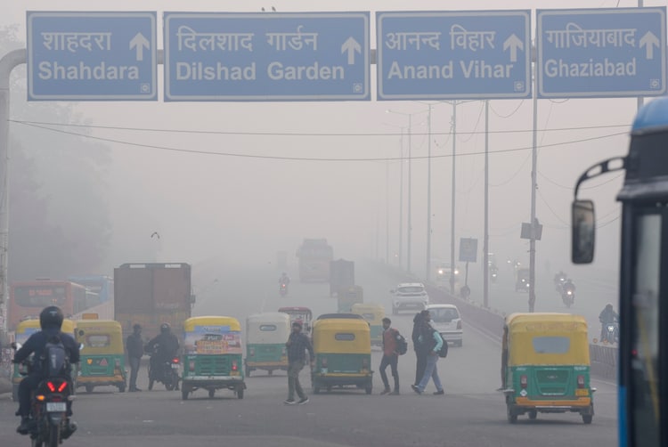 Vehicles move on a road amid low visibility due to a layer of smog, in New Delhi. (Photo: PTI)