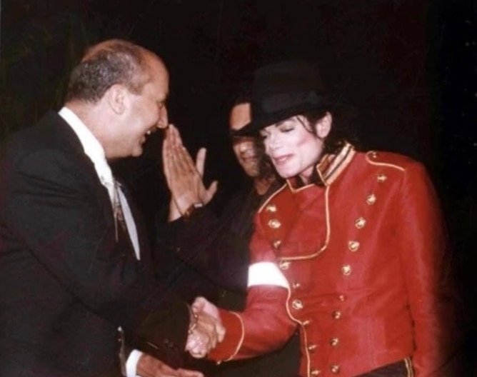 Anupam Kher with Michael Jackson during the later's visit to India in 1996 (Photo: Instagram/Anupam Kher)