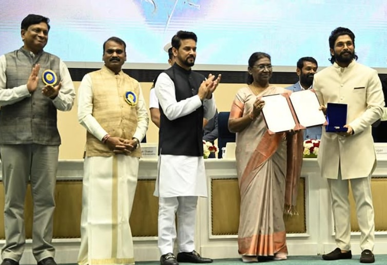 Allu Arjun receiving the Rashtra Award (Photo: IG/Allu Arjun)