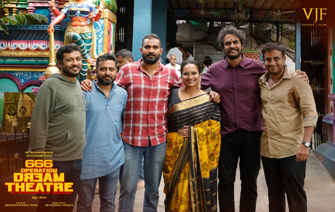 Director Hemanth Rao with his team including producers Vaishakh Gowda (from right corner), (from left corner) Charan Raj, Vishwas Kashyap, Advaita Gurumurthy and Inchara Suresh. 