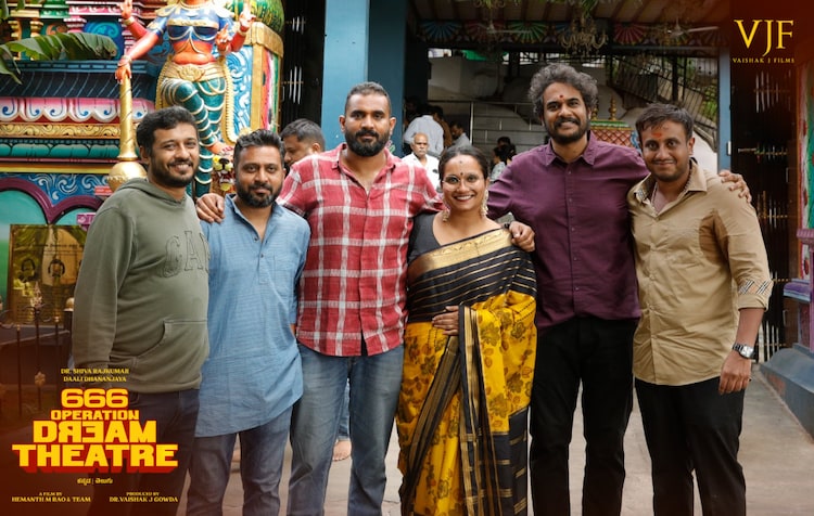 Director Hemanth Rao with his team including producers Vaishakh Gowda (from right corner), (from left corner) Charan Raj, Vishwas Kashyap, Advaita Gurumurthy and Inchara Suresh.