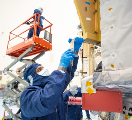A technician at Nasa's space centre is seen installing a memory cards with the submitted names. (Photo: Nasa)