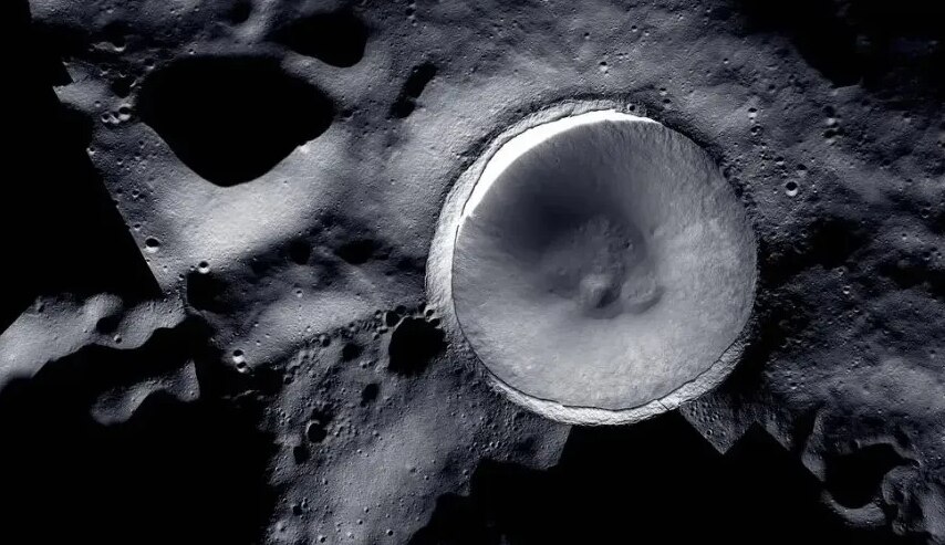 A mosaic of Shackleton Crater created by the Lunar Reconnaissance Orbiter Camera and ShadowCam teams. (Photo: Nasa)