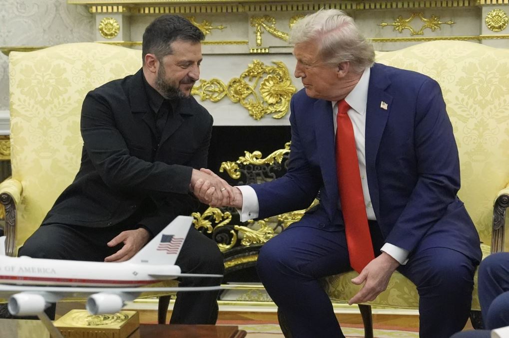 President Donald Trump meet with Ukraine’s President Volodymyr Zelenskyy in the Oval Office at the White House, Monday, Aug. 18, 2025, in Washington. (AP Photo/Julia Demaree Nikhinson)