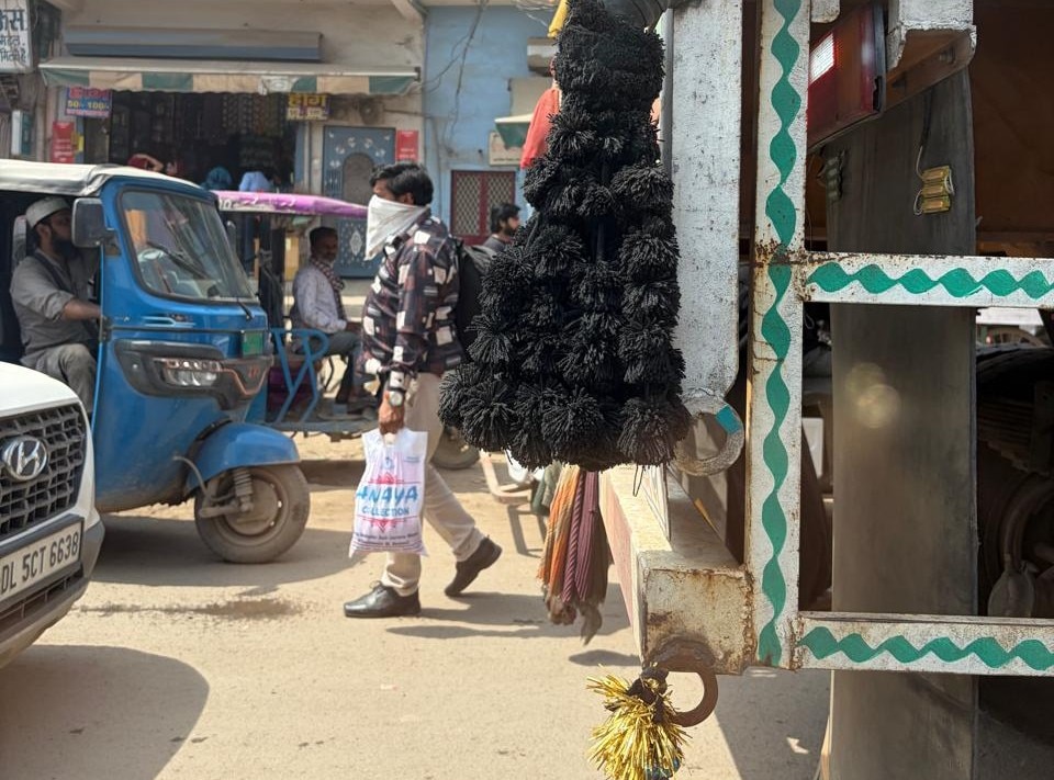 A man walks on a dusty road with his face covered. (Photo: ITG/Aryan Rai)