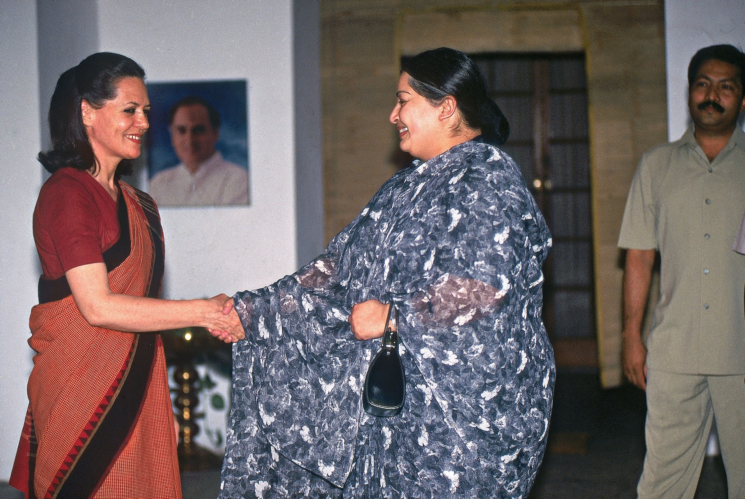 Sonia Gandhi and Jayalalithaa were allies of circumstance, not affinity (Photo: India Today Archives)