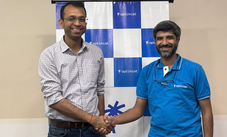 An image of Optimist's CTO Pranav Chopra and IIT Delhi's Professor Anurag Goyal. (Photo: Optimist)