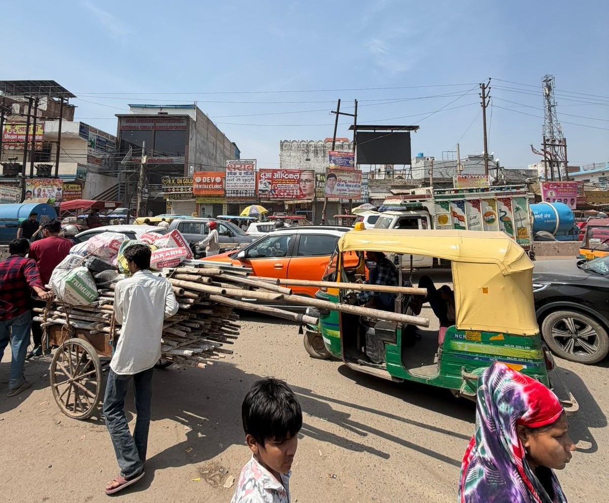 A large number of vehicles stuck in traffic in Loni, Ghaziabad. (File Photo)