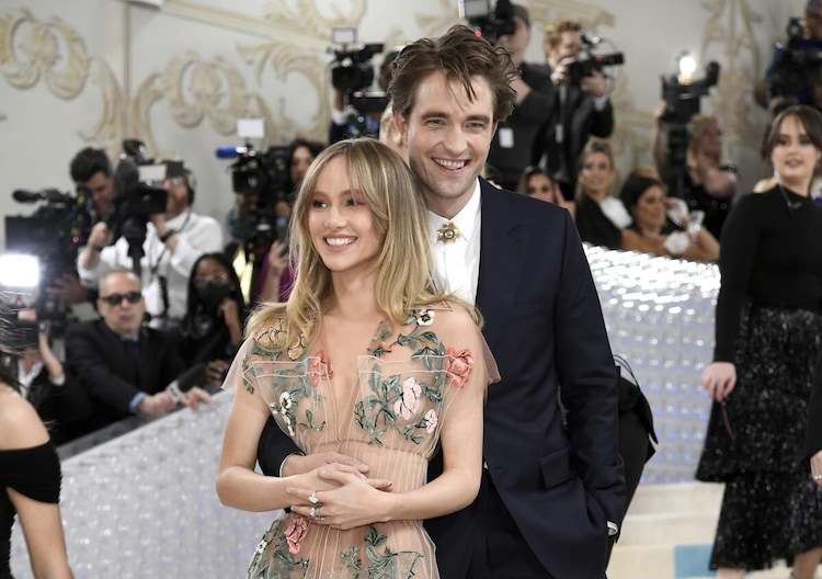 robert pattinson,suki waterhouse