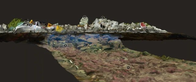 Submerged Neolithic timbers in the underwater trench. (University of Southampton)