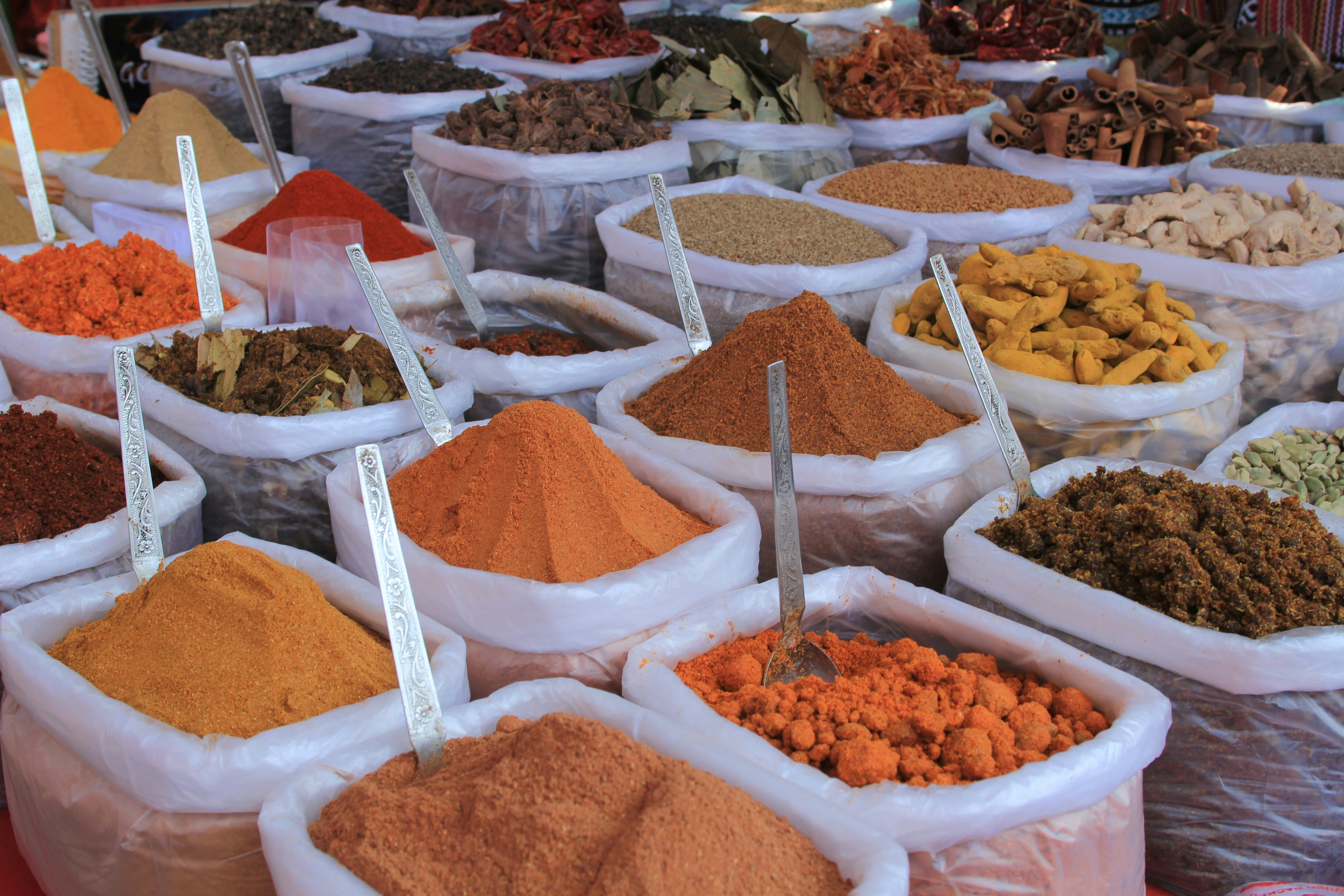 Heaps of masals are sold at a local market in New Delhi. (Photo: Unsplash)