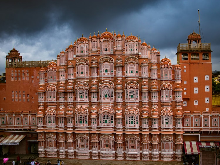 Hawa Mahal in Jaipur beneath dark monsoon clouds. (Photo: Unsplash)