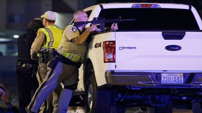 Police officers near the site of the Las Vegas mass shooting (AP photo)