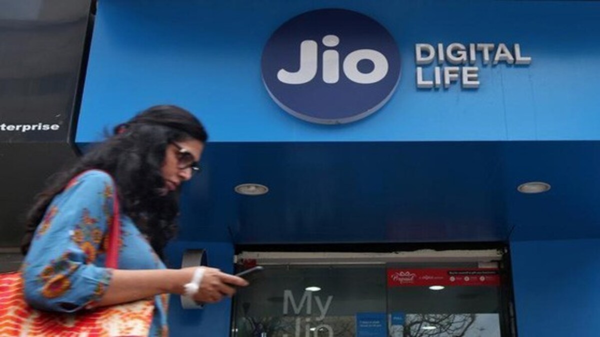 Reliance Jio Rs 2 599 Cashback Offer 10 Things You Need To Know About It And Save Money Technology News