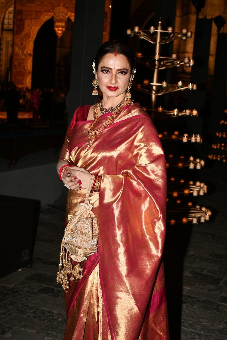 In regal silk saree and heavy jewels Rekha stole the show at Dior