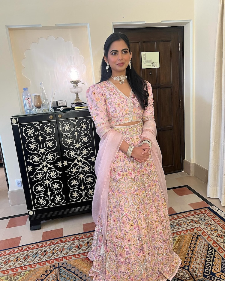 isha ambani pink dress Isha Ambani dazzles in custom Falguni Shane Peacock lehenga