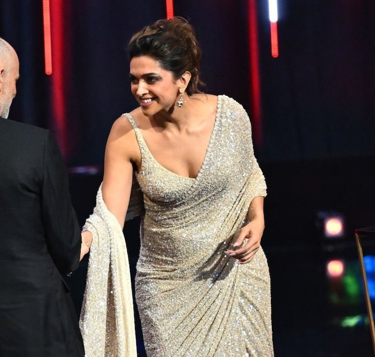 Deepika Padukone hamil anak kembar