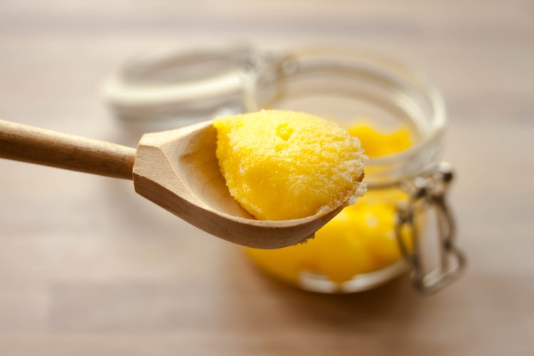 To make ghee, butter is cooked on low flame to remove water and milk solids from it. First, unsalted butter is melted in a pan on low flame. (Photo: Getty Images)