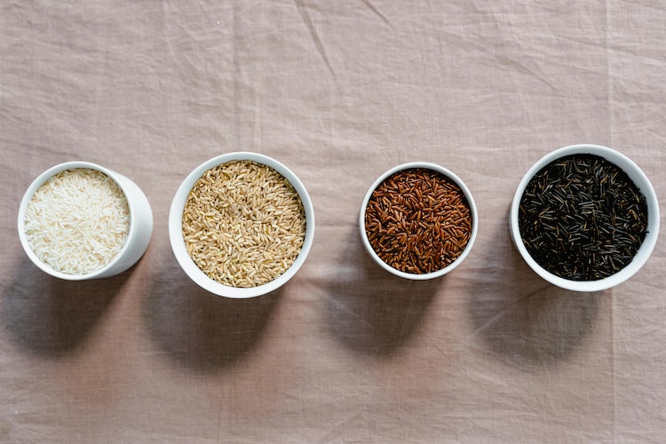 Rice is often blamed for weight gain, but Dr. Manjari Chandra, a functional nutritionist, says overting and lifestyle are the real reasons. It is necessary to understand the size and balanced food of the part to avoid fat storage.