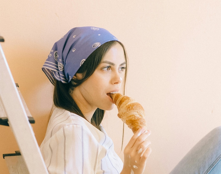 Experts suggest to avoid food. Photo: Pexal/Natalia Vaitakevich