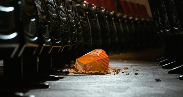 Science disagrees with the rule of 5-second. Photo: Pexels/Tima Miroshnichenko