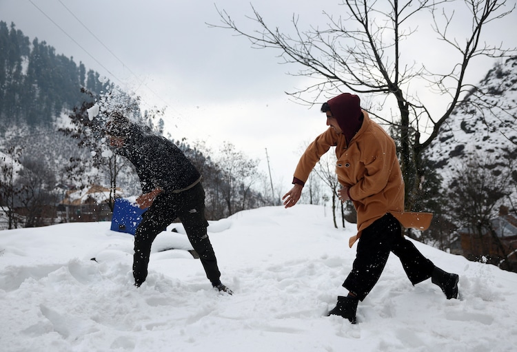 Isolated heavy snowfall is expected over the Kashmir valley on March 30, as the incoming Western Disturbance intensifies over the western Himalayas. (Photo: Reuters)