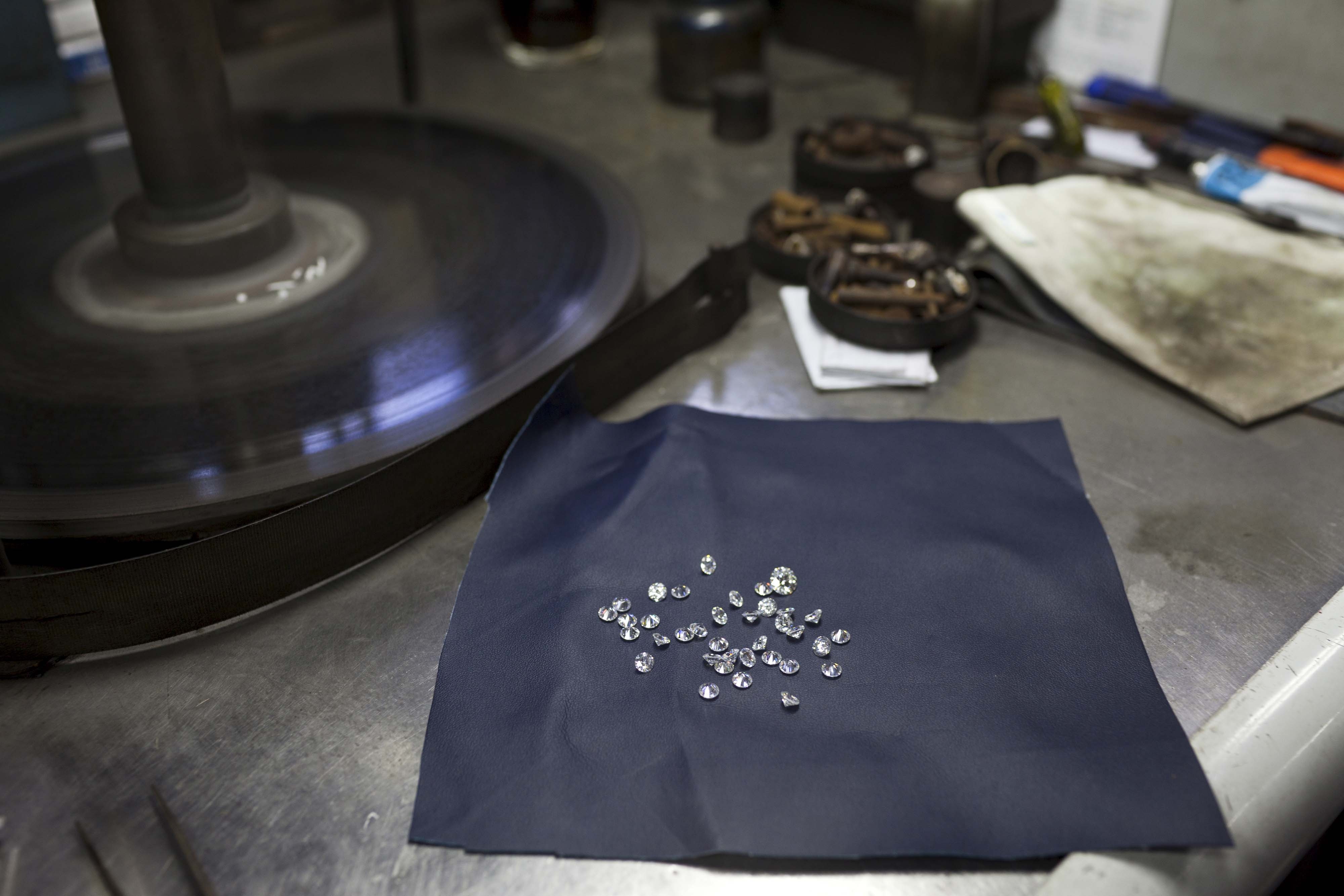 blood diamonds, blood diamond trade, diamonds funding wars, conflict diamonds, Sierra Leone war, illegal diamond trade, child labour mining, Kimberley Process, African conflicts, war funding