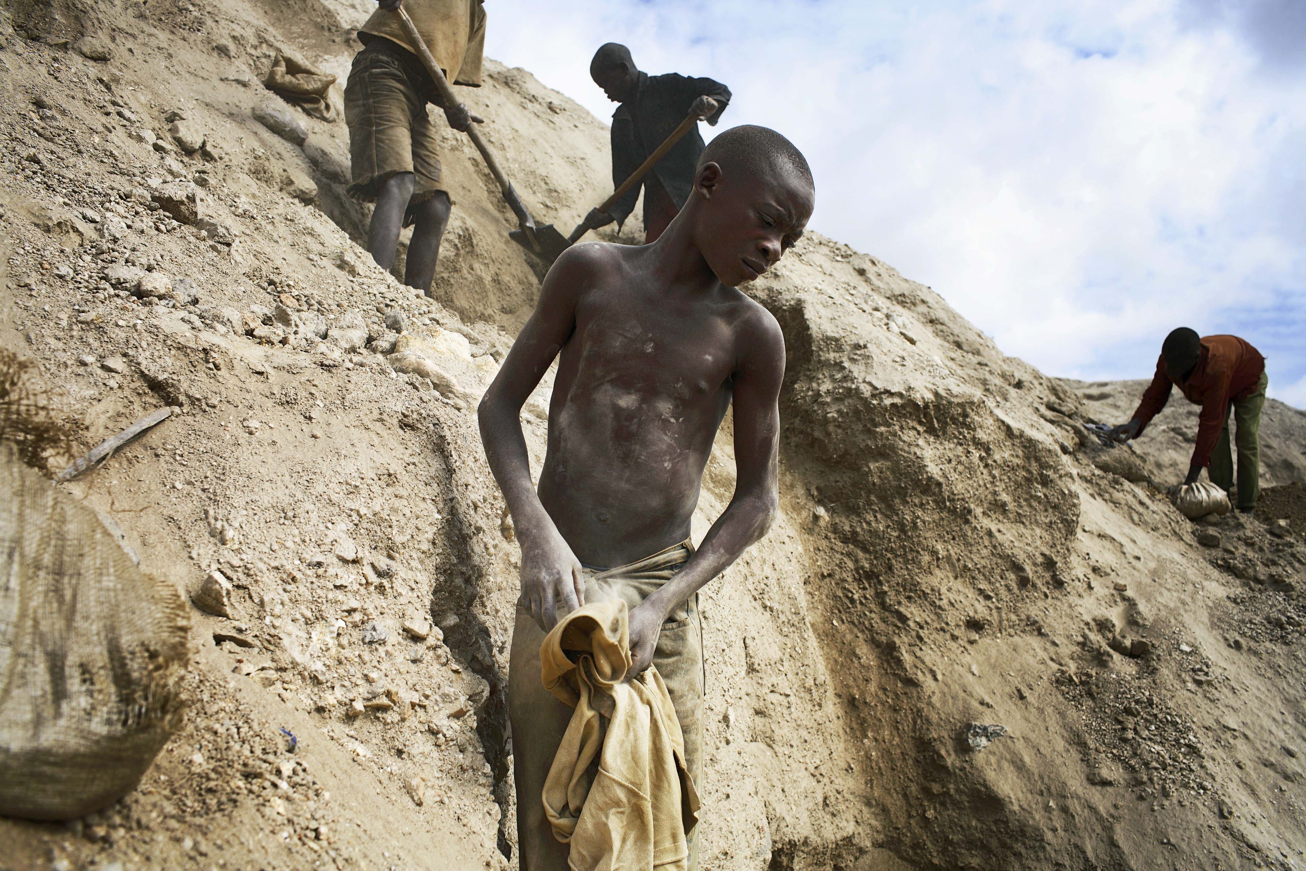 blood diamonds, blood diamond trade, diamonds funding wars, conflict diamonds, Sierra Leone war, illegal diamond trade, child labour mining, Kimberley Process, African conflicts, war funding