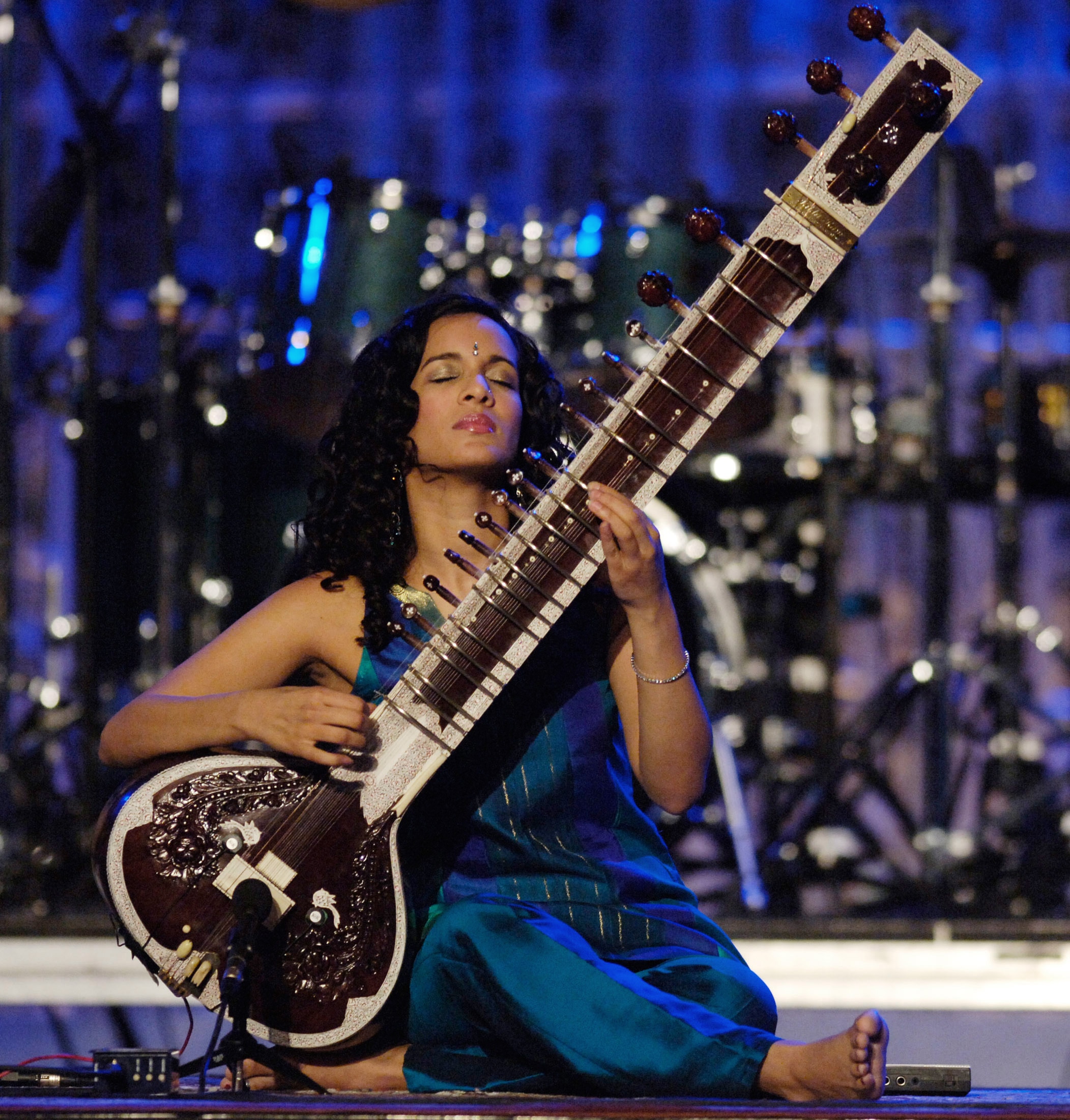 Anoushka Shankar performs on a sitar at the start of pre-telecast at 48th annual Grammy Awards in Los Angeles, in 2006. (Photo: Reuters)