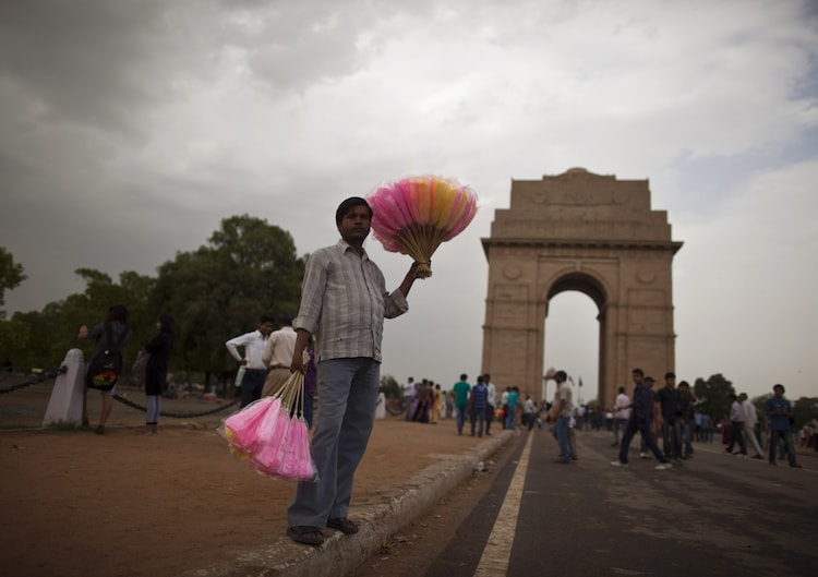 A hazy, partly cloudy sky over India Gate. Delhi will get a dry May 1, but a stronger storm system is already on its way. (Photo: Reuters)
