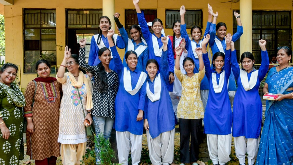 Even Dehradun, long a refuge from the plains' heat, has not been spared this April, prompting the district to send students home on April 27. (Photo: PTI)